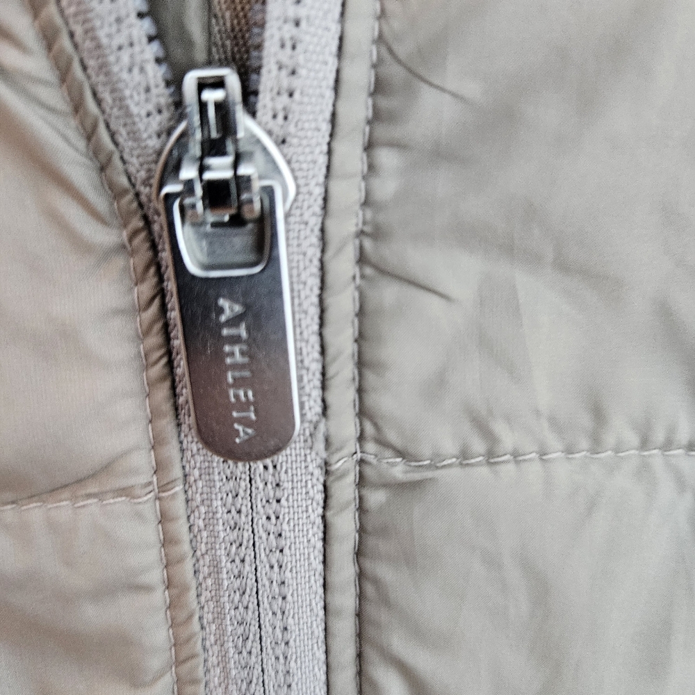 Athleta Aire Puffer Vest Hood Beige Gilet XS Women's - Picture 6 of 9